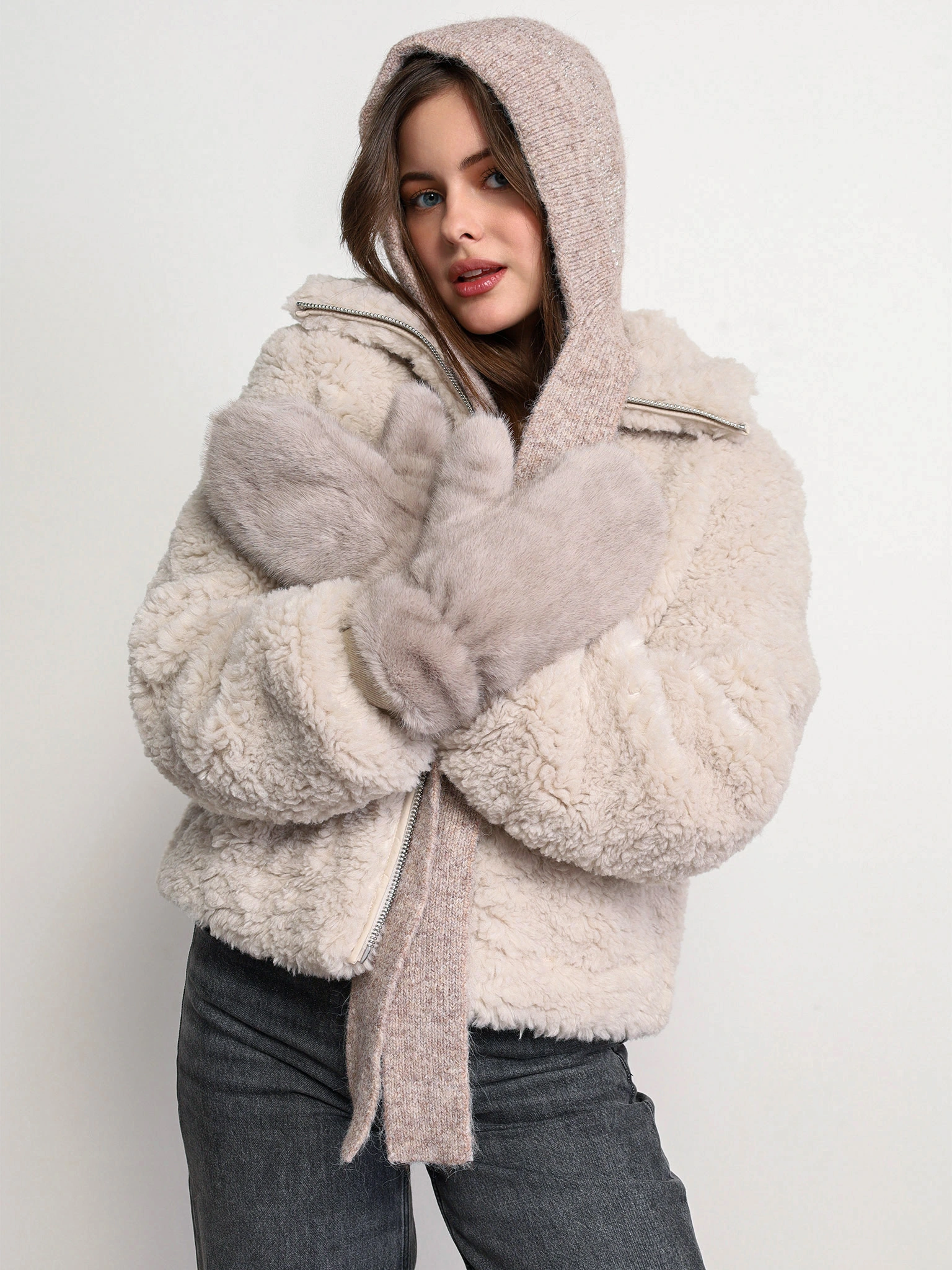 Варежки из искусственного меха в ассортименте